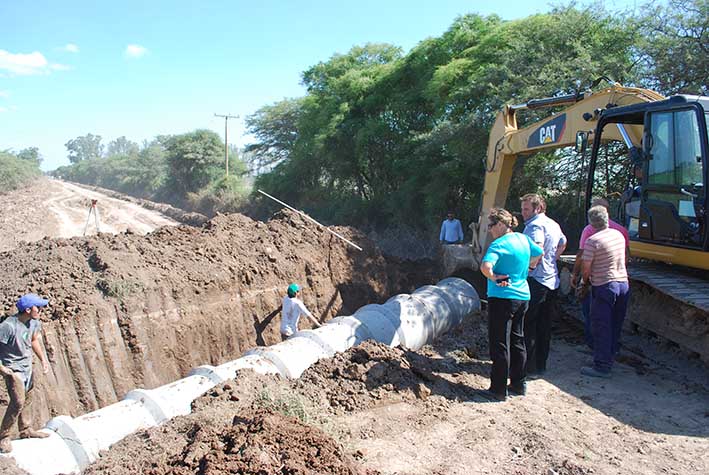 Continúan trabajos por el agua