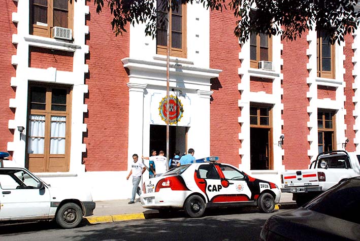 Cayeron tras robar un auto y joyas en una casa de barrio Rivadavia