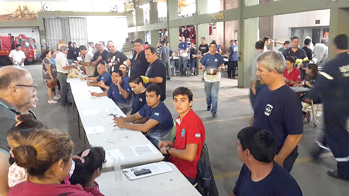 Bomberos contentos tras la “locreada”