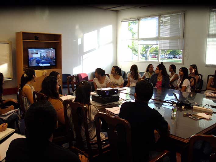 Transmitieron una clase por teleconferencia hacia Colombia