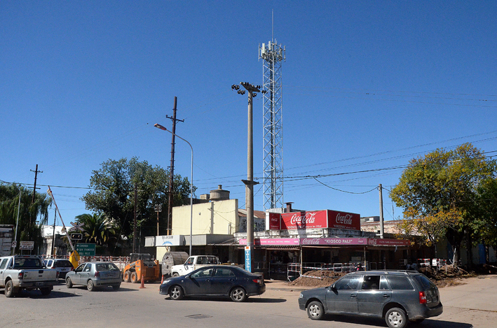 Piden informe por antena de telefonía