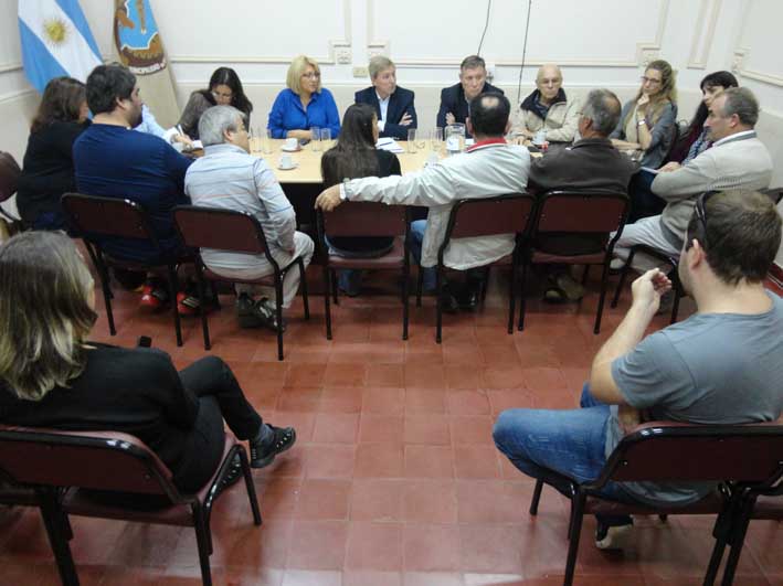 Los taxistas amenazaron con un paro para el lunes próximo