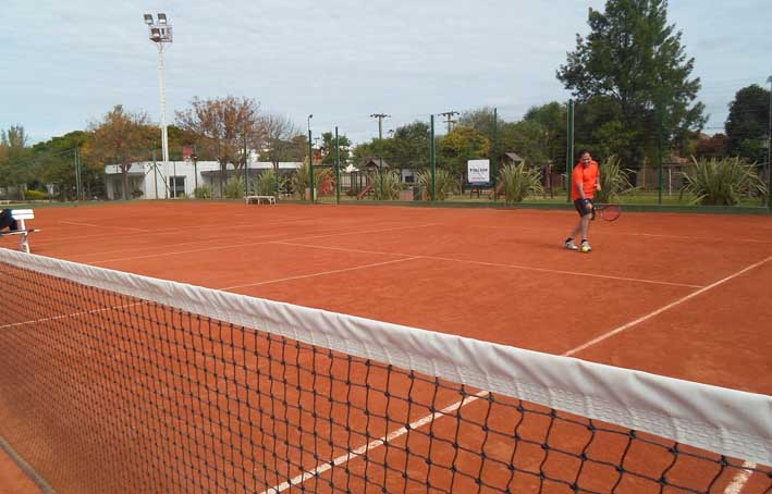 Torneo de singles en el Prado