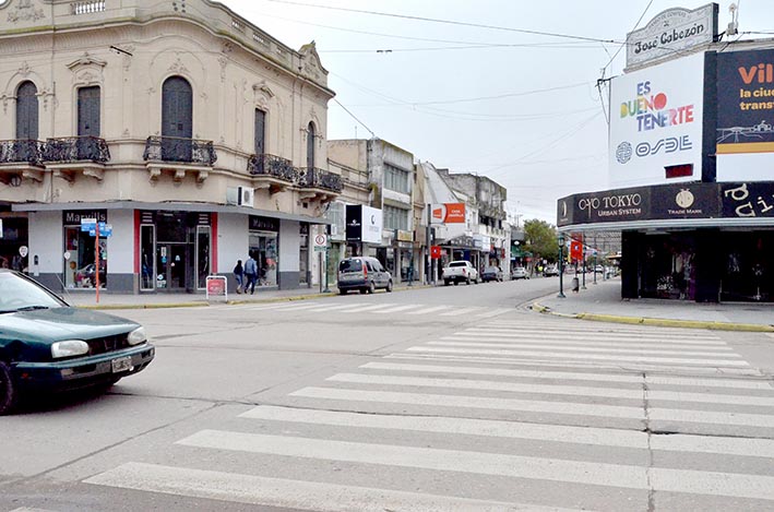 Centro comercial a cielo abierto: plantarán árboles en el centro