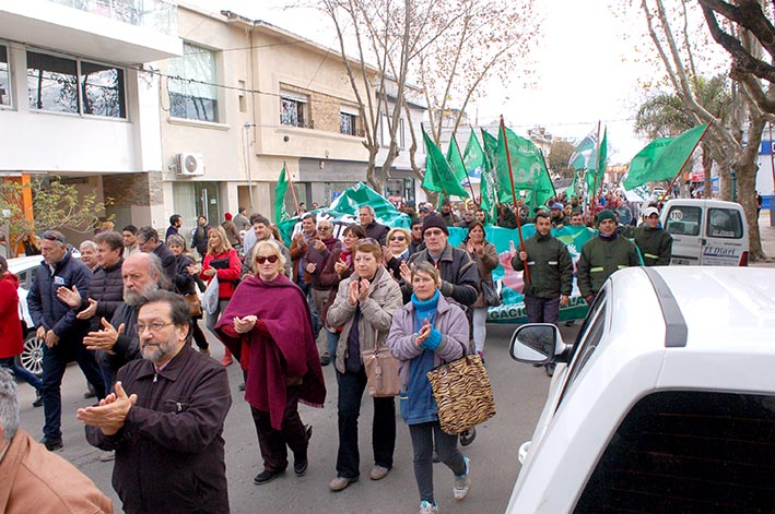 La sociedad se movilizó reclamando por el “tarifazo” en el servicio de gas