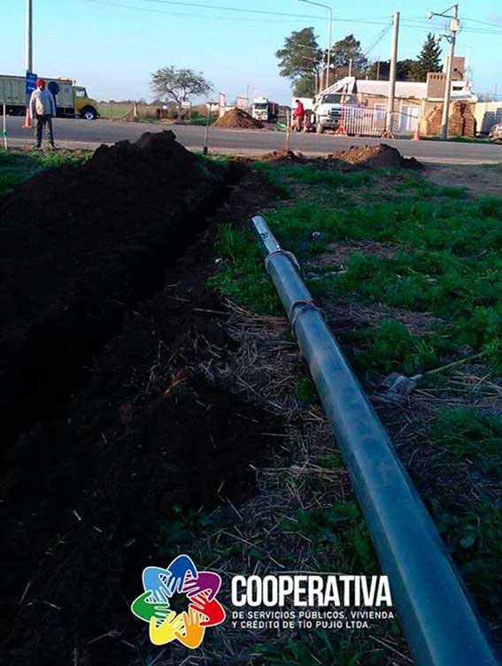 Avanzan con la obra de agua potable