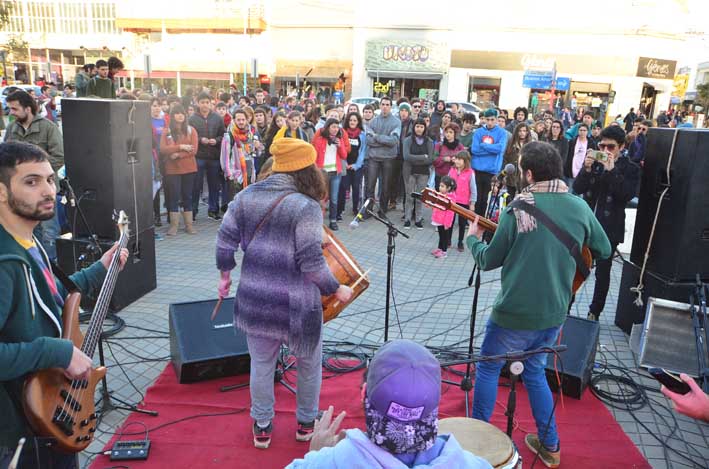 Gran éxito para el festival en apoyo a la educación pública