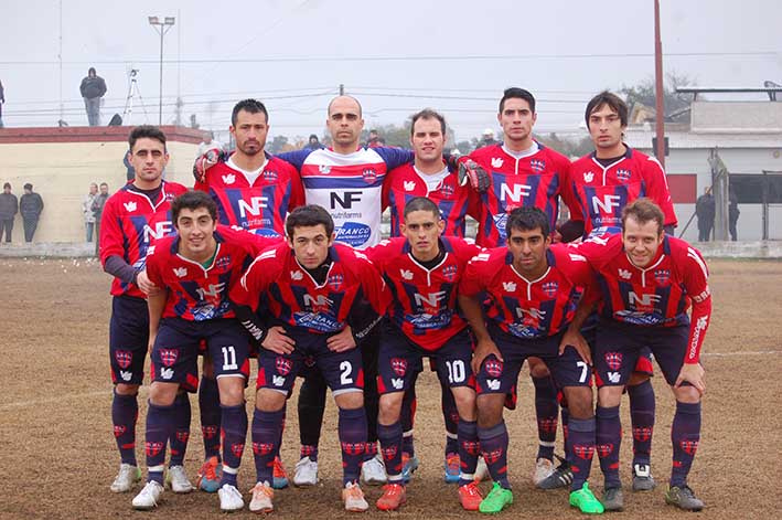 Primera batalla entre “santos” y “lobos”