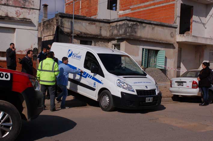 Se derrumbó un techo y lo aplastó