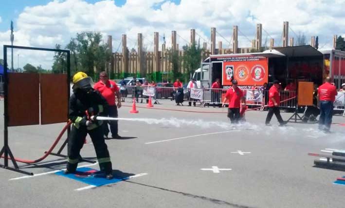 Bomberos de 15 ciudades vienen a mostrar sus habilidades y destrezas