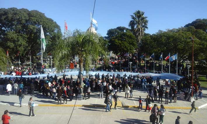 Banderazo y mucha participación