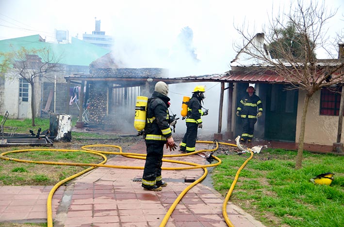 Vecinos se movilizaron para ayudar a Florencia tras el incendio de su casa