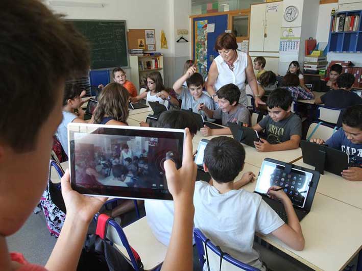 Teléfonos inteligentes y tablets en las aulas