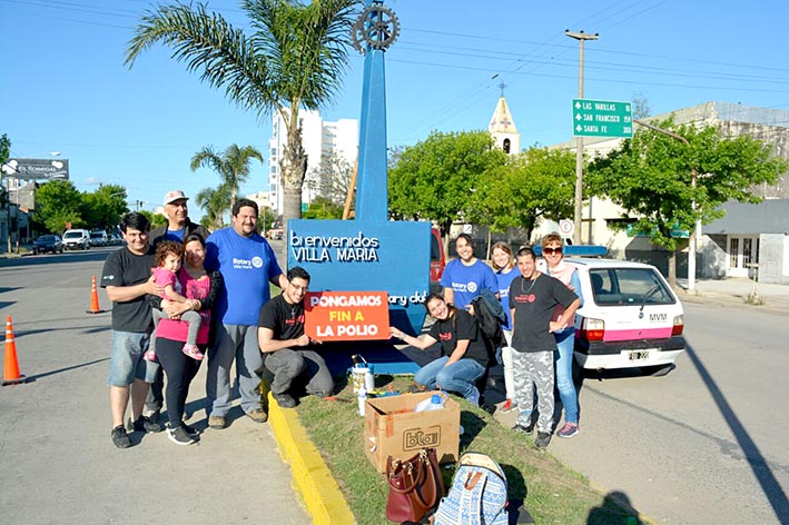 Colocaron el lema contra la poliomielitis en un monolito del Rotary Club