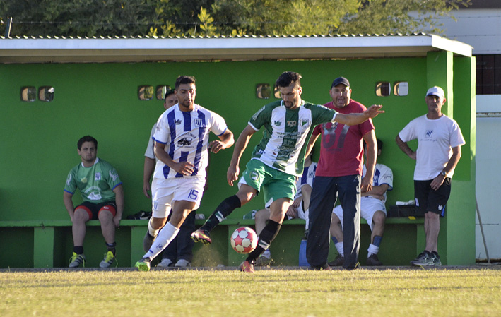 Rivadavia tuvo más gol en el duelo de punteros