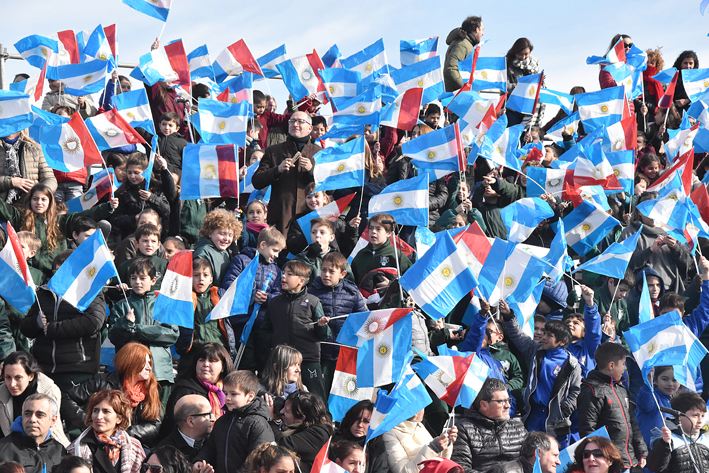 Pequeños alumnos y las fuerzas de seguridad fueron los protagonistas