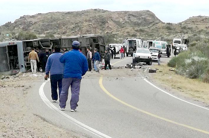 Dieciocho muertos al volcar un colectivo en Mendoza