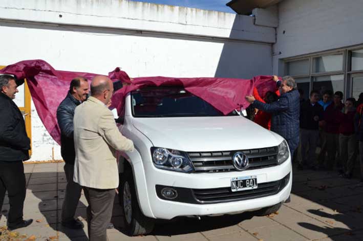 Una camioneta para el IPEM Nº 291