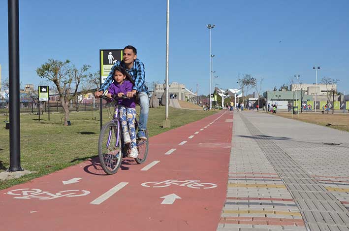 Para Sachetto hay mucha densidad de autos y se “necesita” la bicicleta