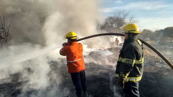 Los bomberos sofocaron dos incendios durante a la tarde