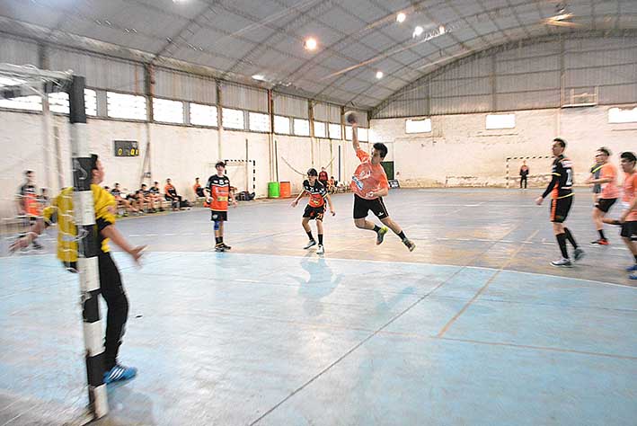 El VMH ganó en Laguna Larga