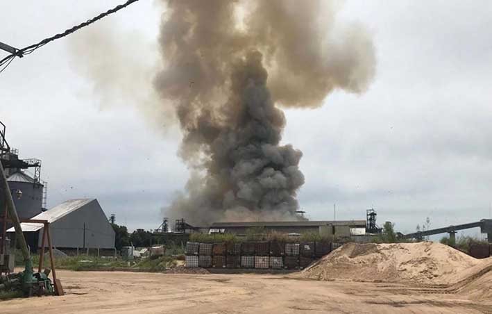 Un operario muerto y 17 heridos por una explosión en una de las mayores plantas de acopio de soja