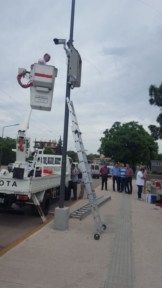 Ya funciona la primera cámara: está en el puente Alberdi y capta las patentes