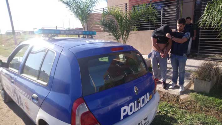 La Policía secuestró armas y detuvo a cuatro individuos