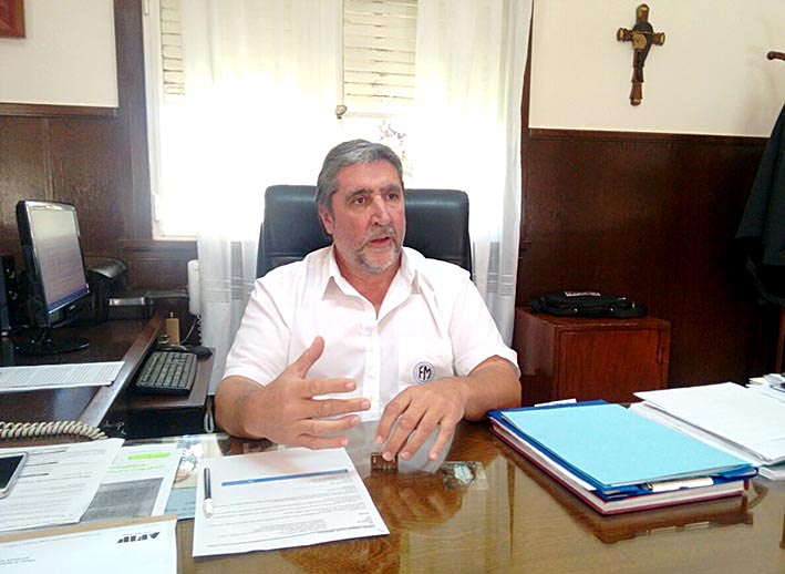 El director del polvorín asistió a la audiencia sin mandato para conciliar