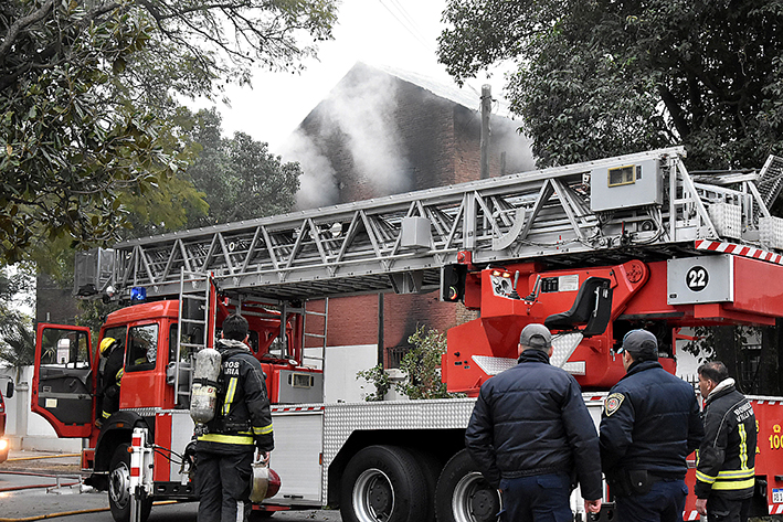 Histórico edificio de ferrocarriles  presa del fuego